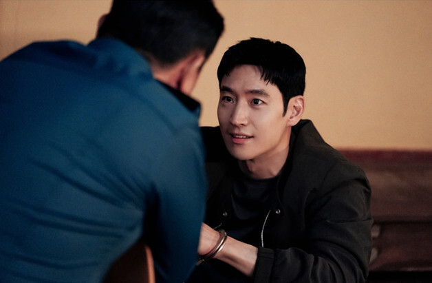 '모범택시3' 이제훈, 수갑찼다…정체 발각 위기?