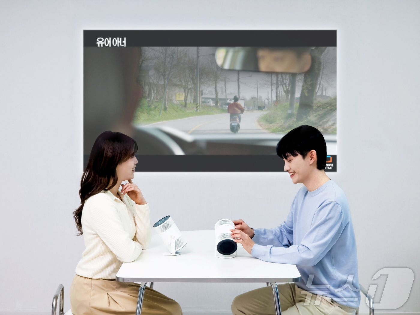 (서울=뉴스1) = 삼성전자가 CES 2026 개막에 앞서 오는 4일(현지시간) 미국 라스베이거스에서 '더 퍼스트룩' 행사를 열고 혁신적인 AI 포터블 프로젝터 '더 프리스타일+' …