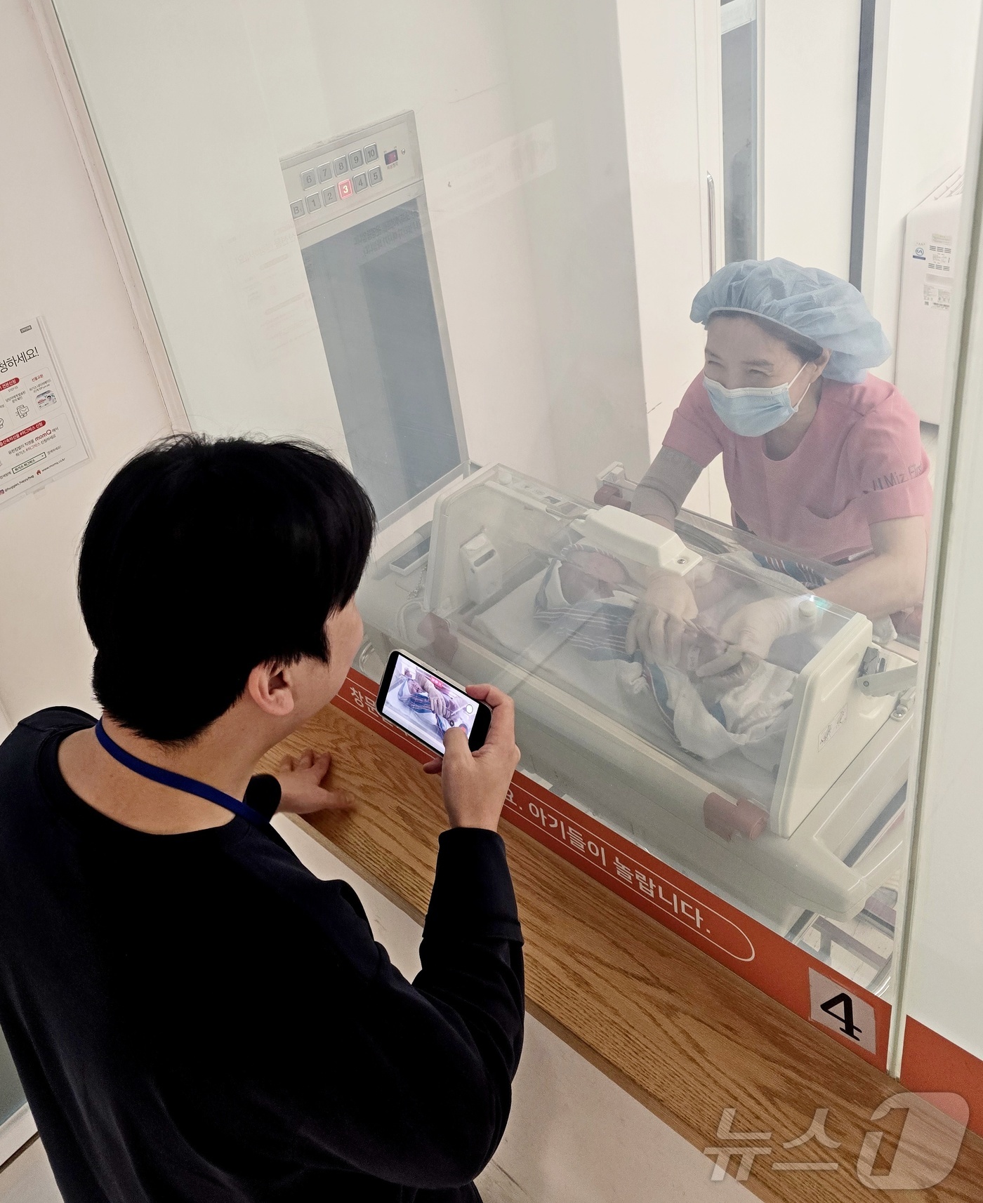 (대전=뉴스1) 이동원 기자 = 대전 지역에서 2026년 병오년(丙午年) 붉은 말의 해 첫 새해둥이가 탄생했다. 1월 1일 0시 0분, 대전 유성구 미즈제일여성병원(병원장 이정건) …