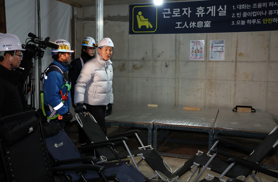 건설현장 근로자휴게실 살펴보는 오세훈 시장