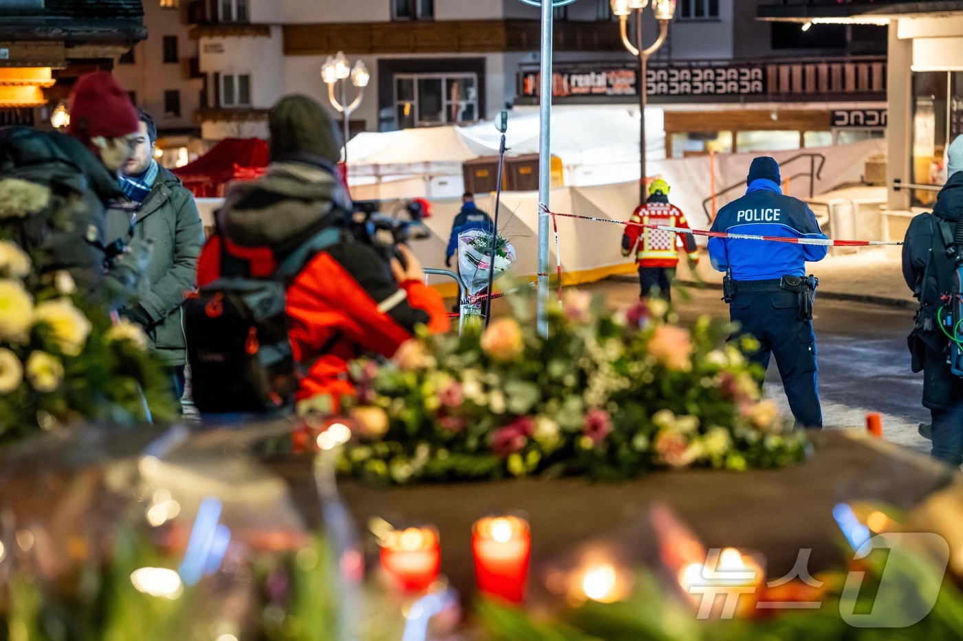 (크랑몬타나 AFP=뉴스1) 최종일 선임기자 = 스위스 경찰은 1일(현지시간) 남서부 알프스 관광지 크랑몬타나의 한 바에서 화재가 발생해 약 40명이 사망하고 115명이 부상했다고 …