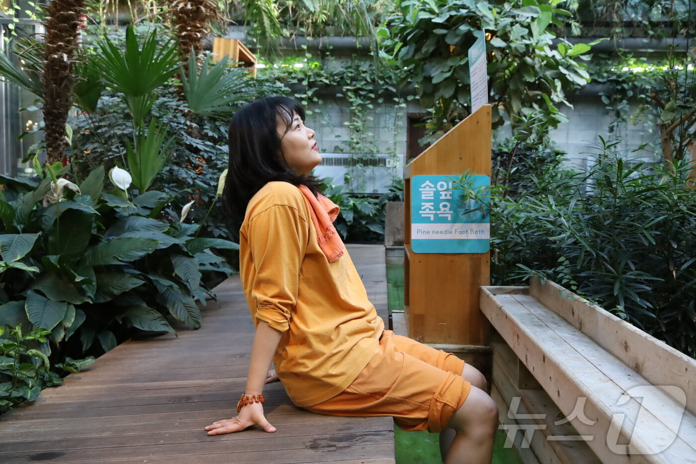 본문 이미지 - 간단히 족욕을 할 수 있는 솔잎족욕탕이 마련돼 있다.(한국관광공사 제공)