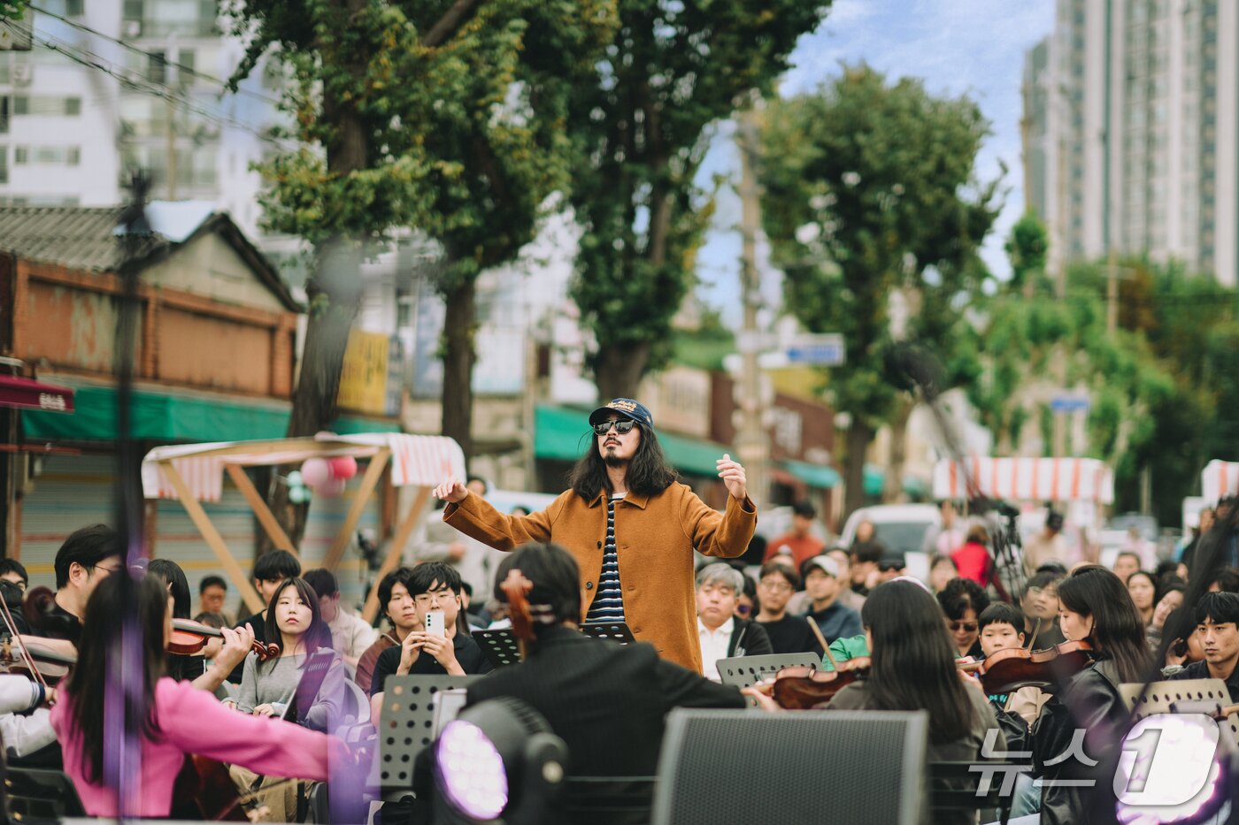 본문 이미지 -  온더뮤직컴퍼니 거리공연 모습(온더뮤직 제공)