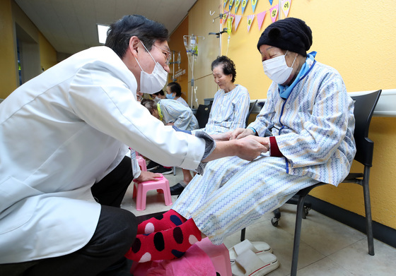 '이용수 할머니, 올해도 건강하세요'