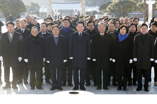 5.18참배하는 강기정·김영록