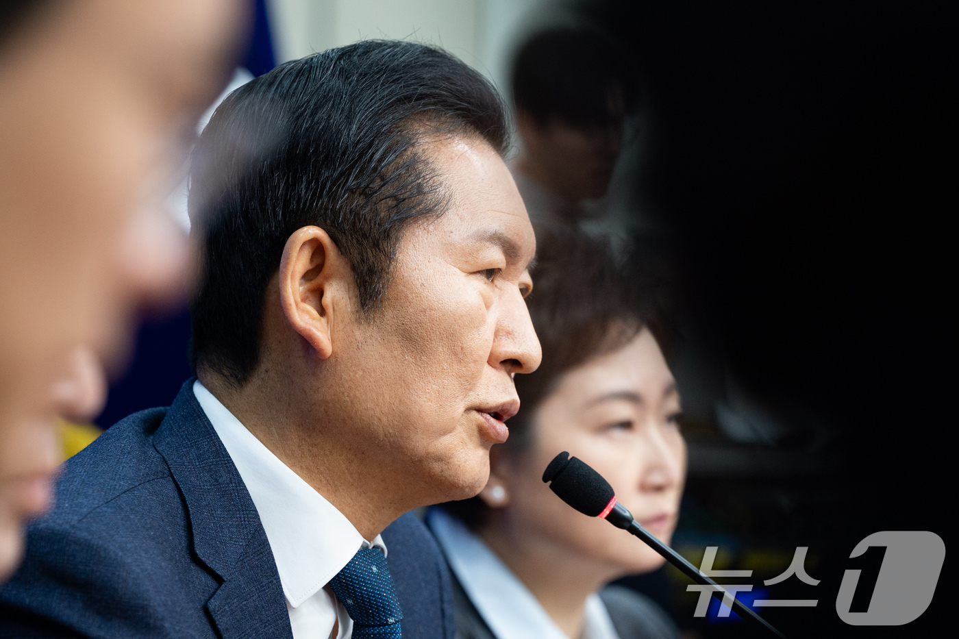 (서울=뉴스1) 유승관 기자 = 정청래 더불어민주당 대표가 2일 서울 여의도 국회에서 열린 최고위원회의에서 모두 발언을 하고 있다. 2026.1.2/뉴스1