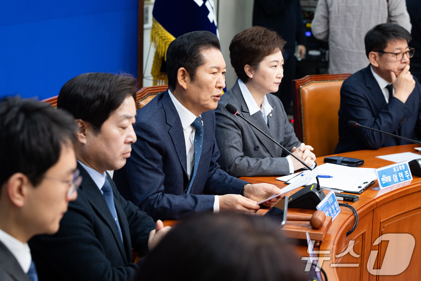 (서울=뉴스1) 유승관 기자 = 정청래 더불어민주당 대표가 2일 서울 여의도 국회에서 열린 최고위원회의에서 모두 발언을 하고 있다. 2026.1.2/뉴스1