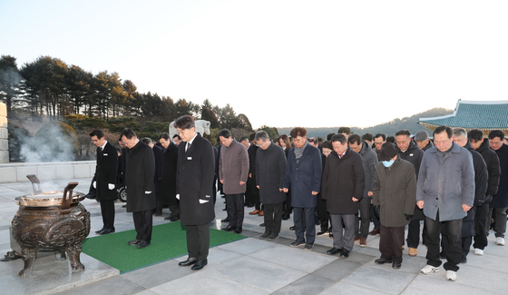 대전현충원 참배하는 국힘 대전시당