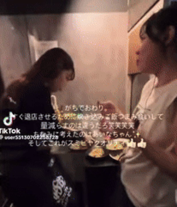 "양 줄이자" 손님에게 줄 음식 낄낄대며 맨손으로 퍼먹은 日식당 알바들[영상]