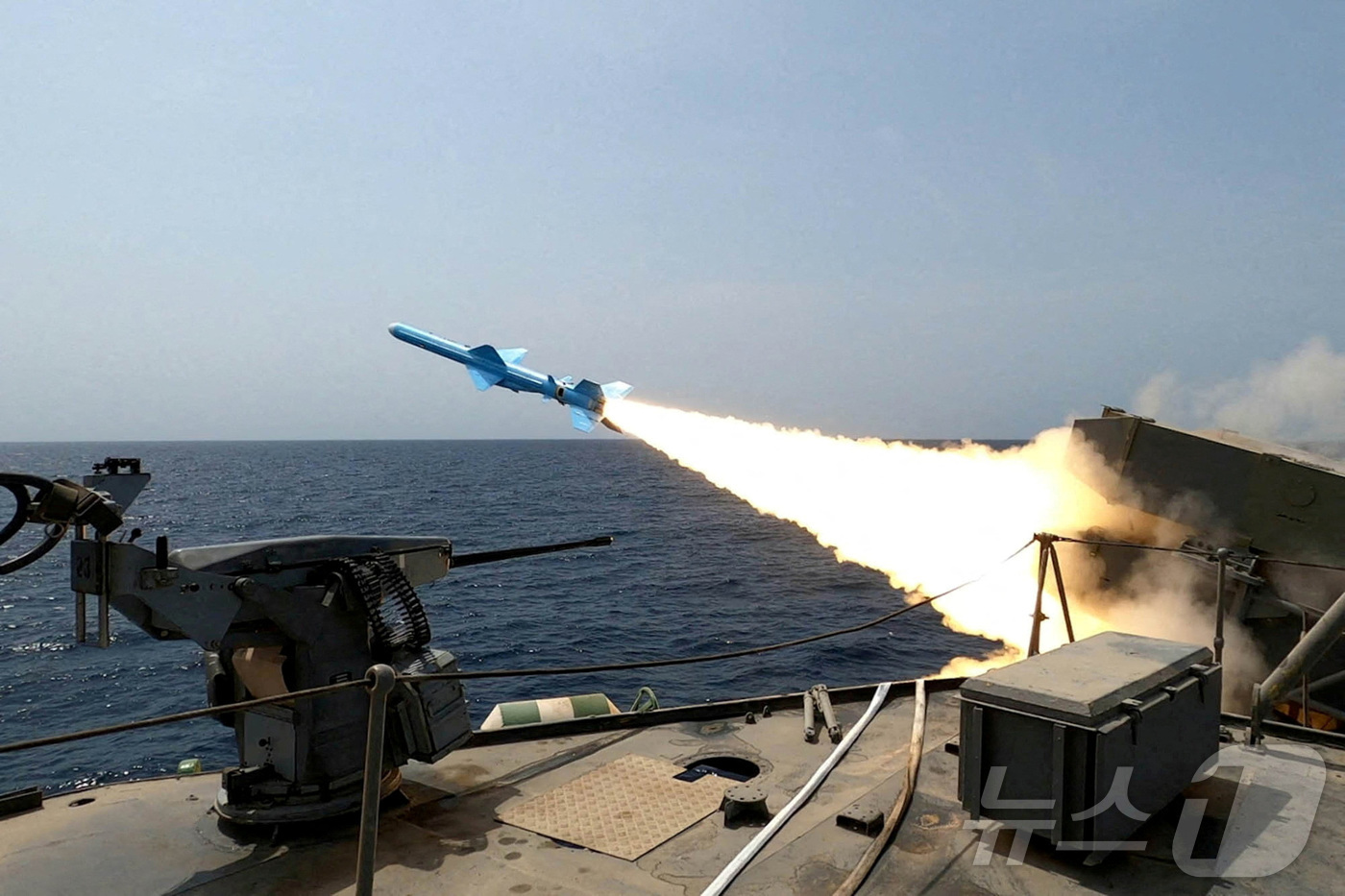 (로이터=뉴스1) 윤다정 기자 = 이란군 군사 훈련 중 미사일이 발사되고 있다. (이란군 제공) 2025.08.20.ⓒ 로이터=뉴스1