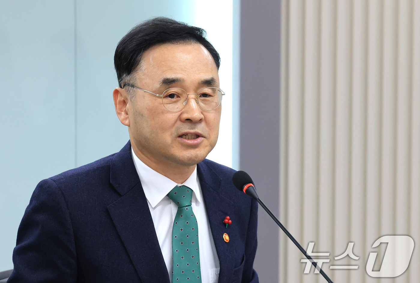 (서울=뉴스1) 임세영 기자 = 차정인 국가교육위원장이 2일 서울 종로구 정부서울청사에서 열린 2026년 국가교육위원회 시무식에서 신년사를 하고 있다. 2026.1.2/뉴스1