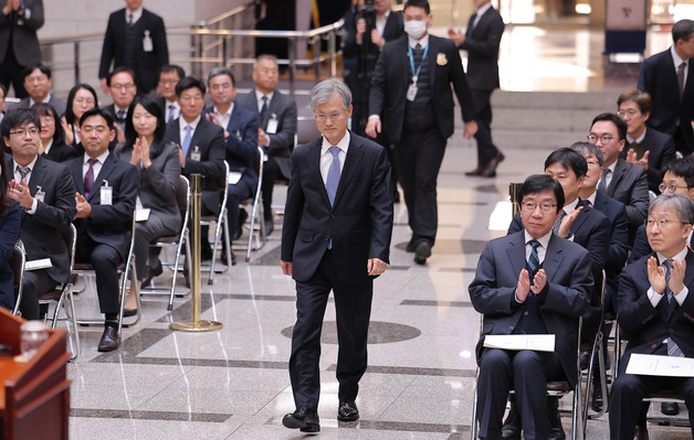 대법원 시무식 참석하는 조희대 대법원장