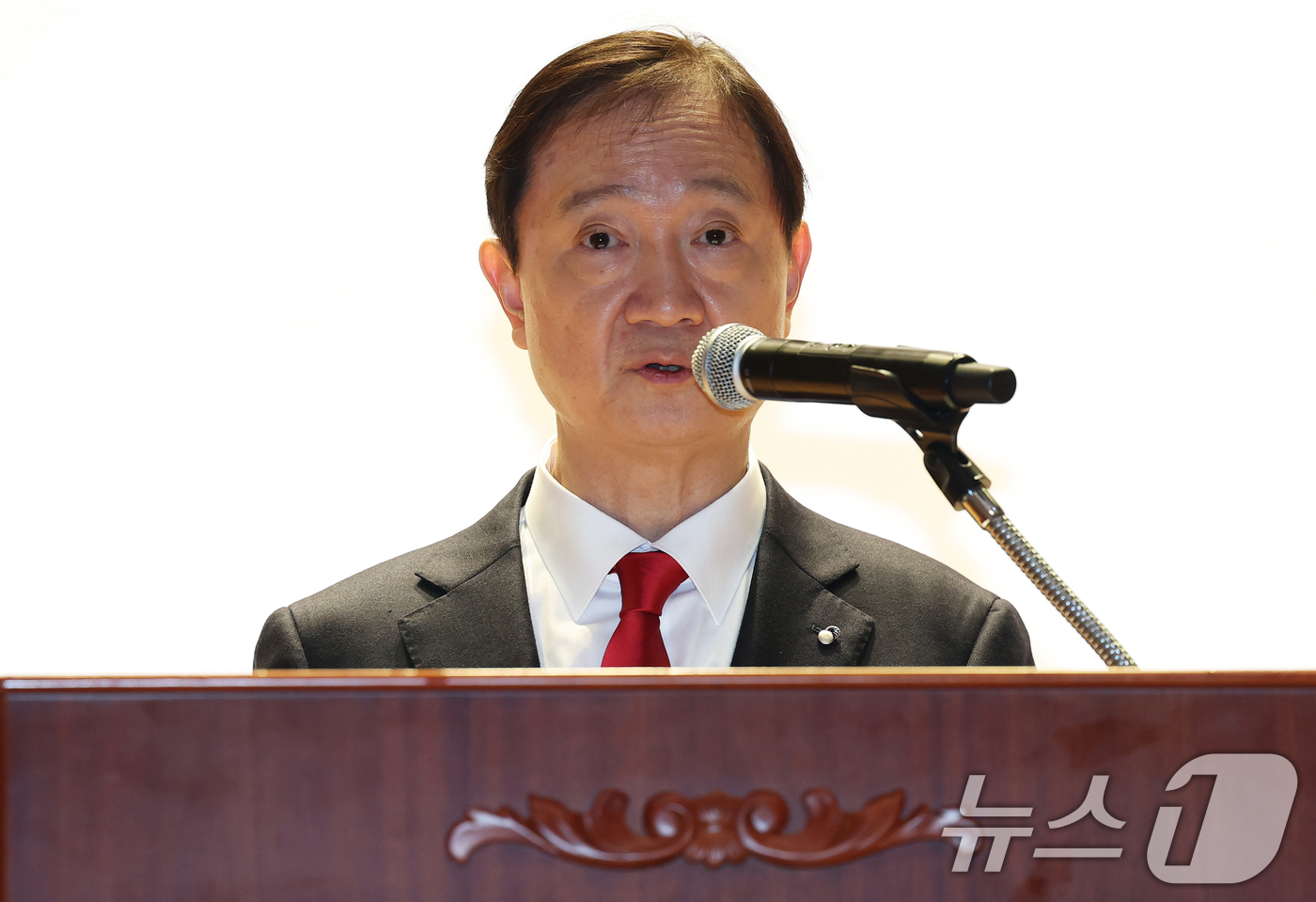 (서울=뉴스1) 오대일 기자 = 이찬진 금융감독원장이 2일 오전 서울 영등포구 금융감독원에서 열린 2026년 시무식에서 신년사를 하고 있다. 2026.1.2/뉴스1