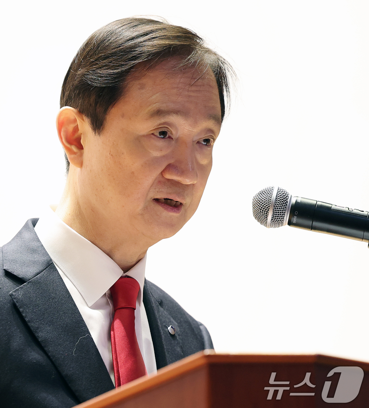 (서울=뉴스1) 오대일 기자 = 이찬진 금융감독원장이 2일 오전 서울 영등포구 금융감독원에서 열린 2026년 시무식에서 신년사를 하고 있다. 2026.1.2/뉴스1