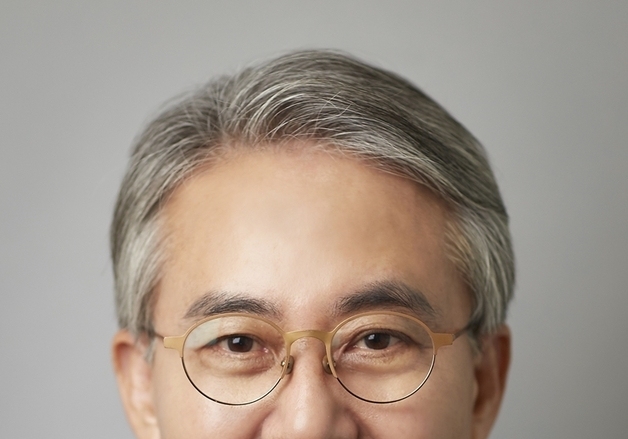 [신년사] 홍석조 BGF 회장 "이젠 전세계 경쟁…글로벌 확장 힘쓰자"