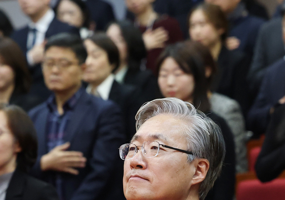 국민의례 하는 김형두 헌법재판관