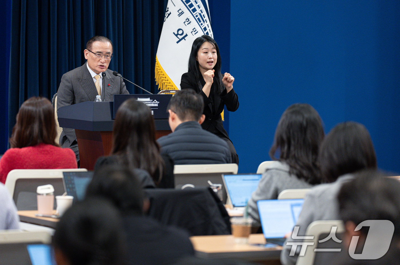 (서울=뉴스1) 이재명 기자 = 위성락 국가안보실장이 2일 춘추관에서 이재명 대통령의 국빈 방중 일정 관련 브리핑을 하고 있다. 2026.1.2/뉴스1
