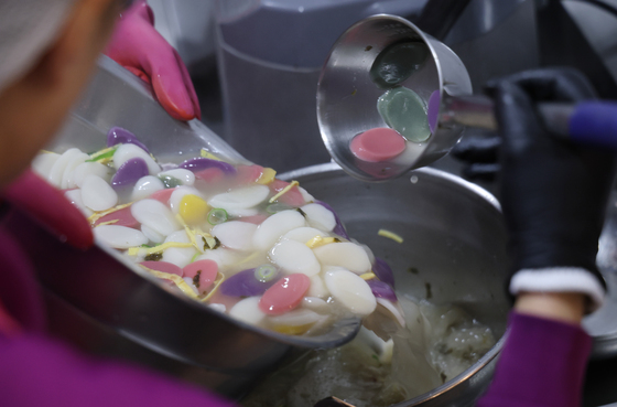 中企사랑나눔재단, 설 맞아 떡만둣국 키트 4만 명분 기부