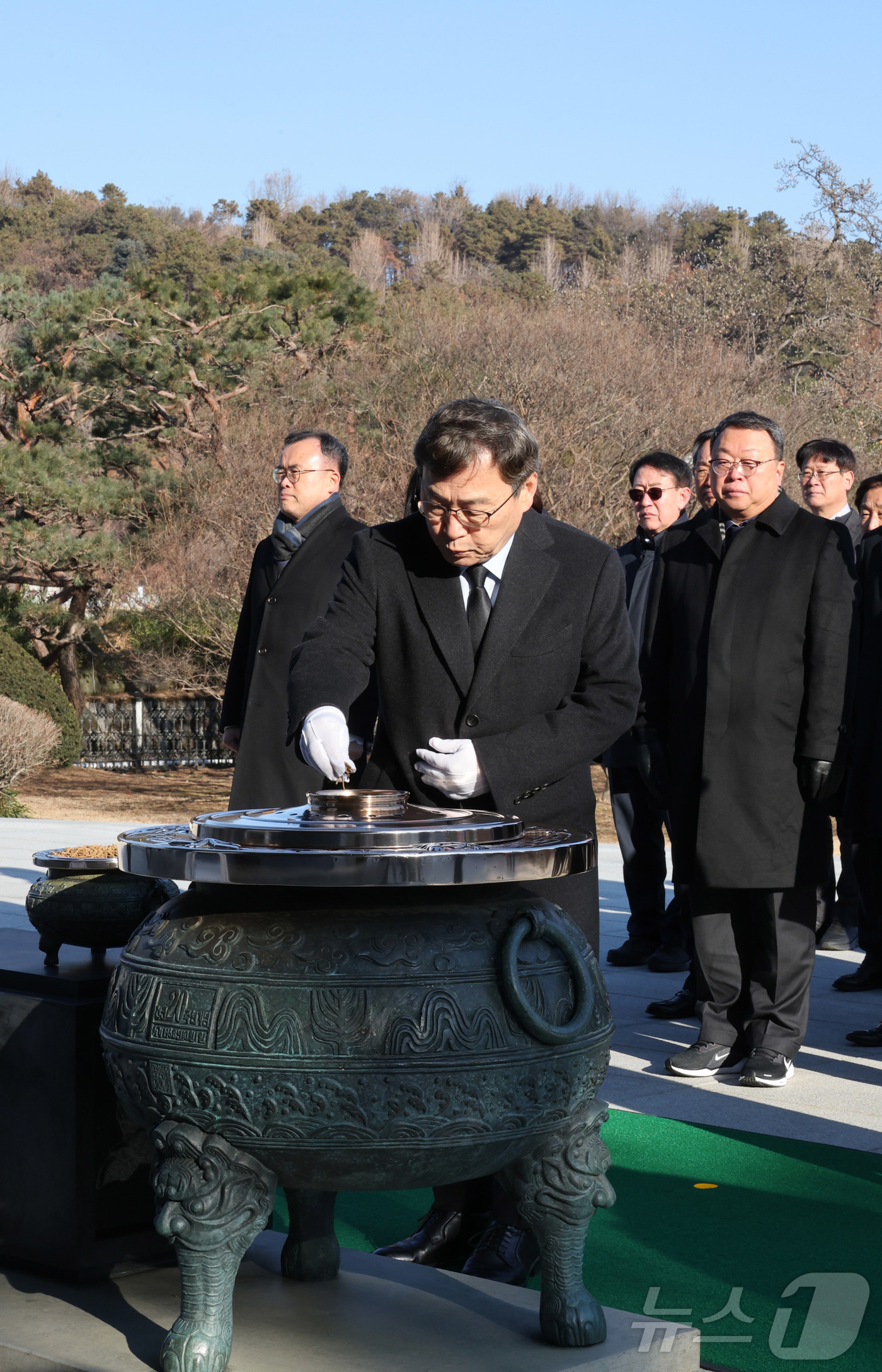 (서울=뉴스1) = 정근식 서울시교육감이 2026년 새해를 맞아 2일 오전 서울 동작구 국립서울현충원을 찾아 참배하고 있다. (서울시교육청 제공. 재판매 및 DB 금지) 2026. …