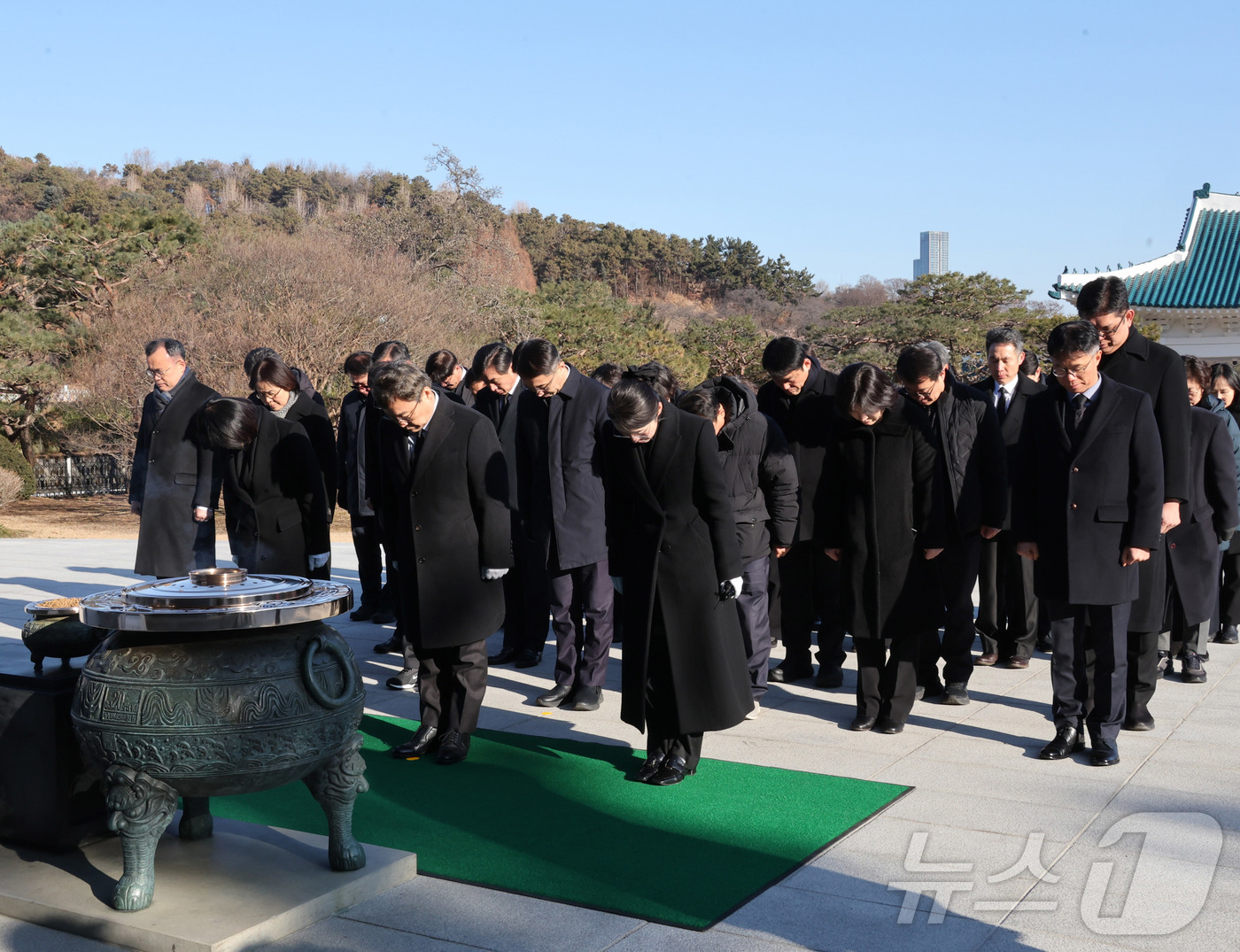 (서울=뉴스1) = 정근식 서울시교육감이 2026년 새해를 맞아 2일 오전 서울 동작구 국립서울현충원을 찾아 참배하고 있다. (서울시교육청 제공. 재판매 및 DB 금지) 2026. …