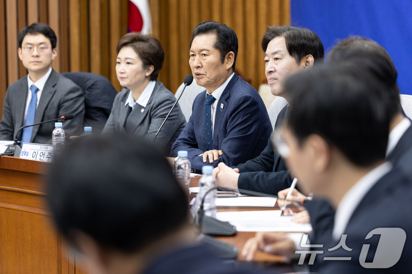 (서울=뉴스1) 이승배 기자 = 정청래 더불어민주당 대표가 2일 서울 여의도 국회에서 열린 시도당위원장 및 시도당지방선거기획단장 연석회의에서 모두발언하고 있다. 2026.1.2/뉴 …