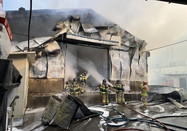 울산 울주군 한 공장서 화재…3시간여 만에 진화