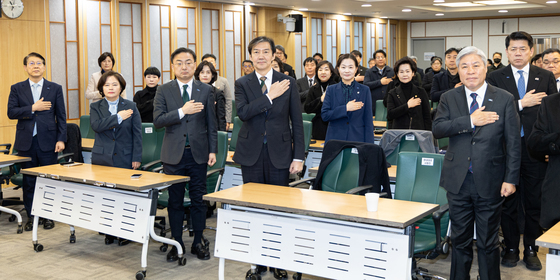 국민의례하는 조국혁신당