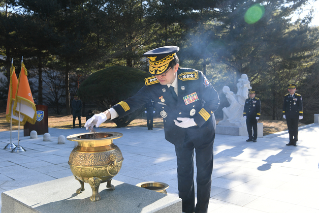 [동정] 소방청장 대행, 소방충혼탑 참배
