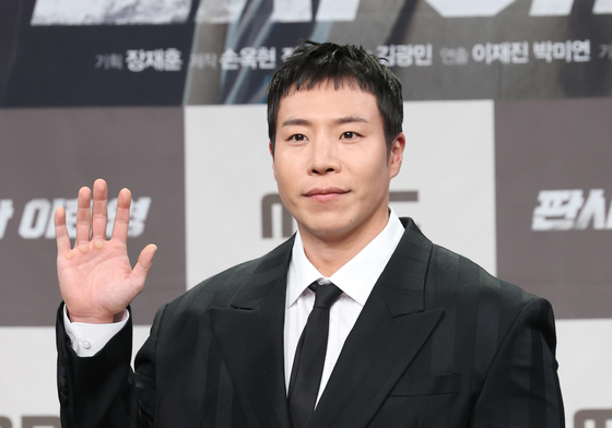 태원석, 부드러운 손 인사