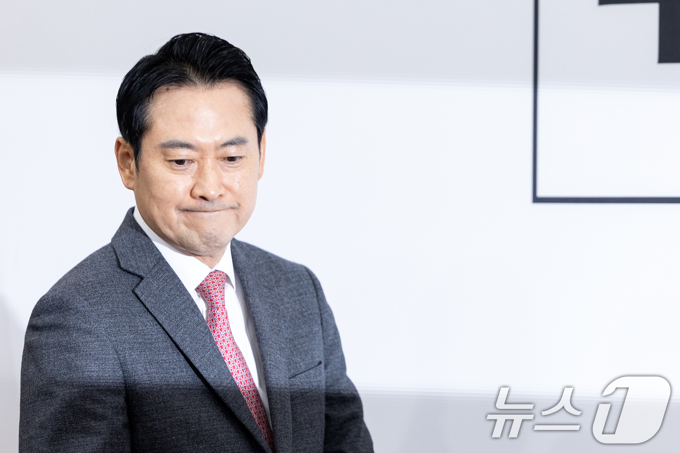 (서울=뉴스1) 이승배 기자 = 장동혁 국민의힘 대표가 2일 서울 여의도 국회에서 열린 기자간담회에 참석하고 있다. 2026.1.2/뉴스1