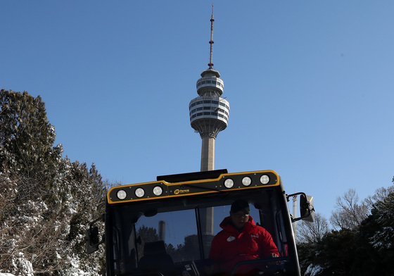 인공 눈으로 눈썰매장 만들기