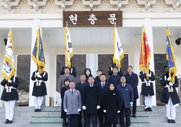 임실군의회, 호국원 참배로 새해 첫 공식 일정 시작