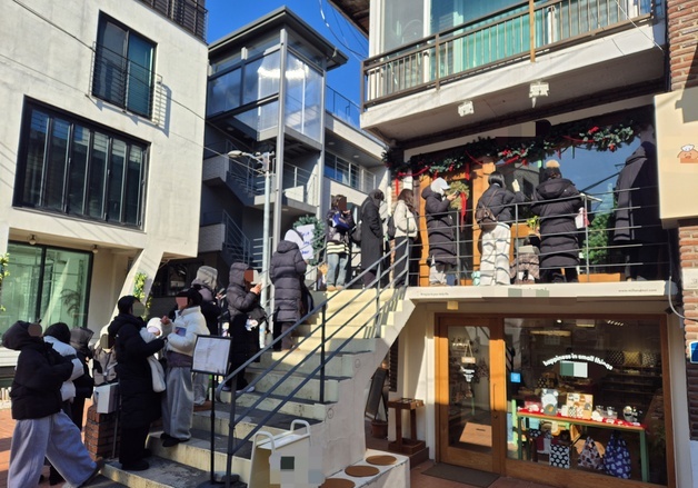 '두쫀쿠' 오픈런 100명, 20분만에 품절…"카페 세 군데 돌았어요"