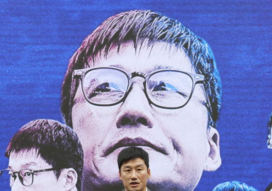 취임 소감 말하는 이정효 신임 감독