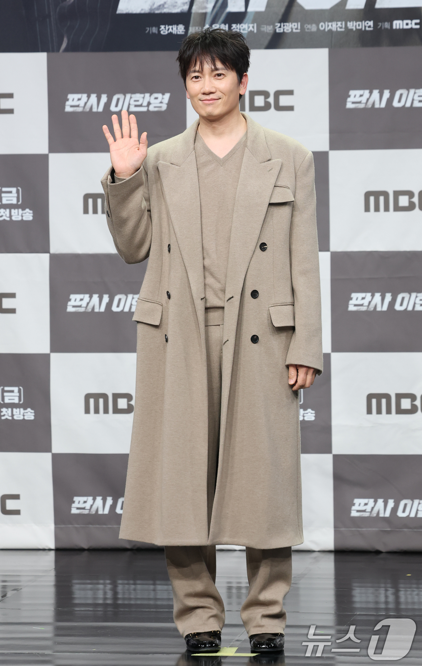 (서울=뉴스1) 권현진 기자 = 배우 지성이 2일 오후 서울 마포구 MBC 상암 신사옥에서 진행된 MBC 새 금토드라마 ‘판사 이한영’(극본 김광민/연출 이재진, 박미연) 제작발표 …