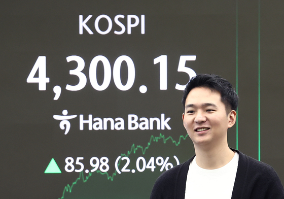 장중 4300선 돌파한 코스피