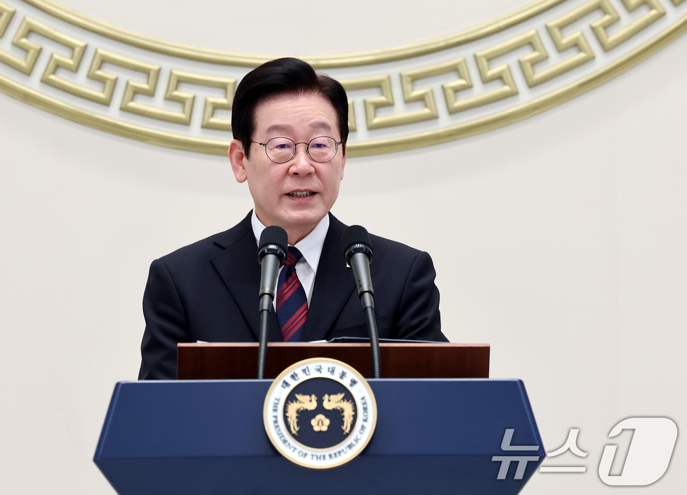 (서울=뉴스1) 이재명 기자 = 이재명 대통령이 2일 청와대 영빈관에서 열린 2026년 신년 인사회에서 신년 인사말을 하고 있다. 2026.1.2/뉴스1