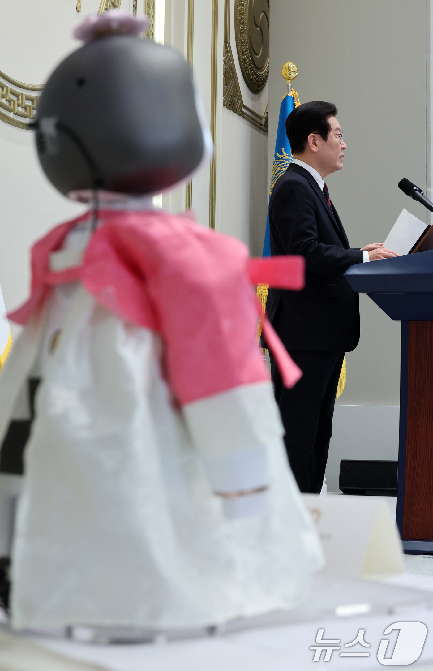 (서울=뉴스1) 이재명 기자 = 이재명 대통령이 2일 청와대 영빈관에서 열린 2026년 신년 인사회에서 신년 인사말을 하고 있다. 2026.1.2/뉴스1