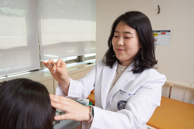 겨울철 감기·비염 달고 사는 아이…면역력 저하 원인은?