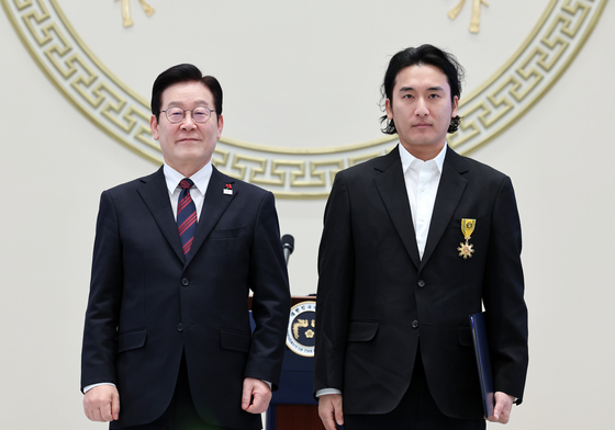 목련장 수여받은 신우석 감독