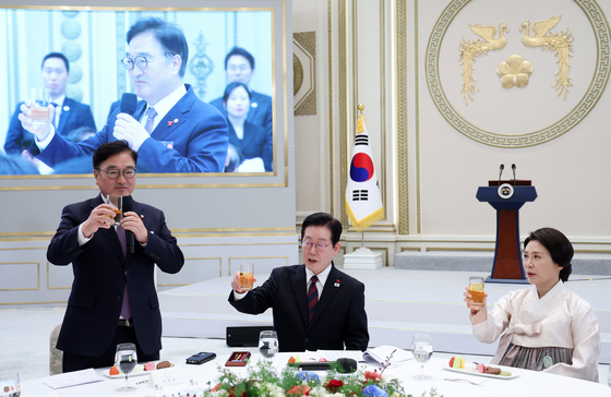 건배하는 이재명 대통령과 김혜경 여사