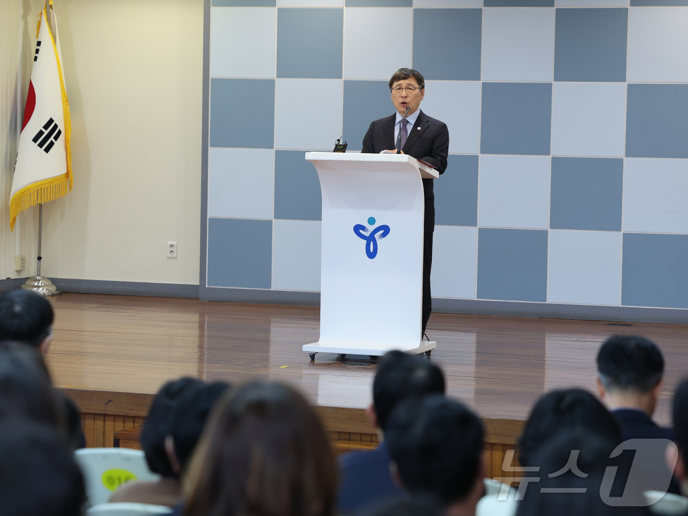 (서울=뉴스1) = 정근식 서울시교육감이 2일 오전 서울 종로구 서울시교육청에서 열린 2026년 병오년 시무식에서 신년사를 하고 있다. (서울시교육청 제공. 재판매 및 DB 금지) …