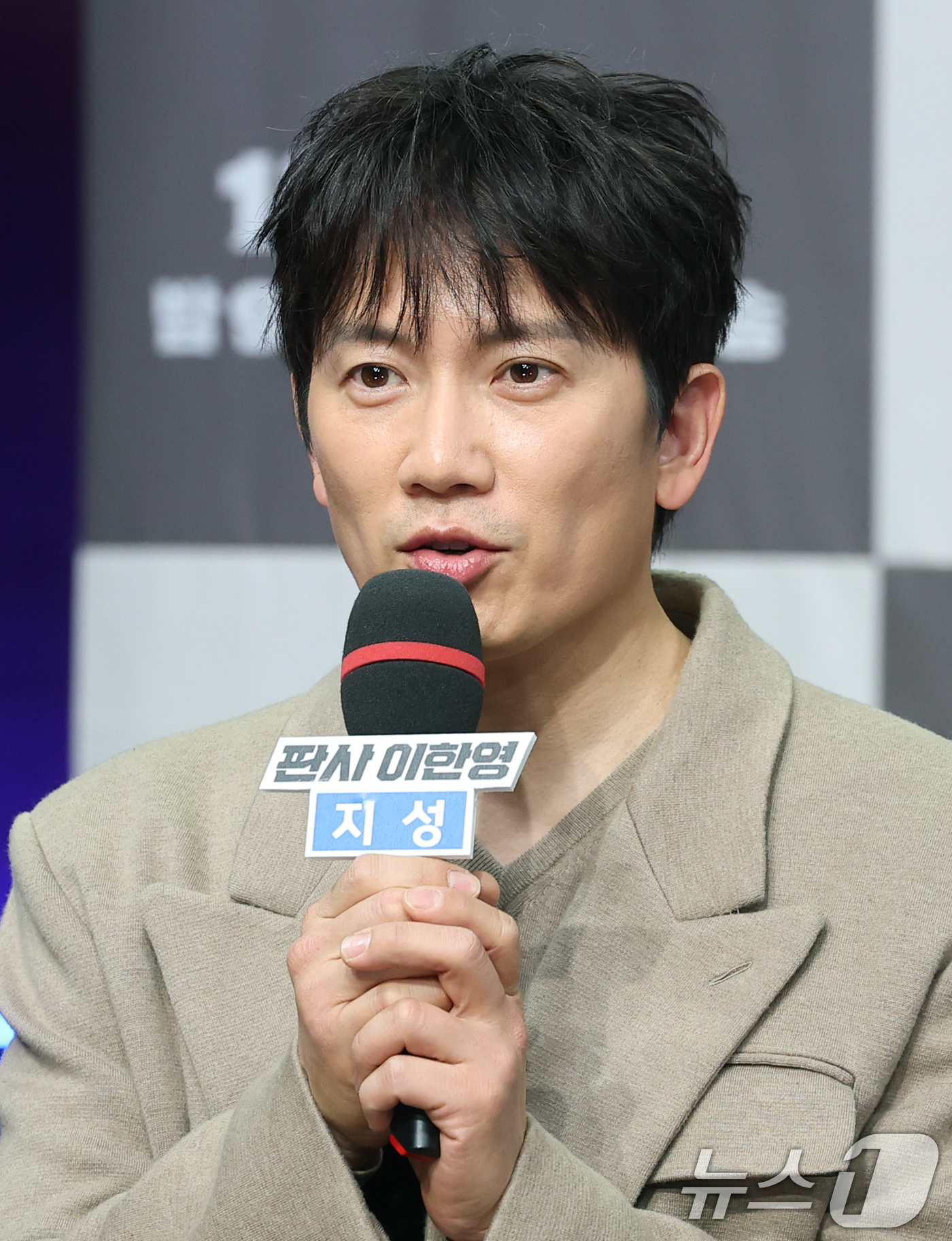 (서울=뉴스1) 권현진 기자 = 배우 지성이 2일 오후 서울 마포구 MBC 상암 신사옥에서 진행된 MBC 새 금토드라마 ‘판사 이한영’(극본 김광민/연출 이재진, 박미연) 제작발표 …