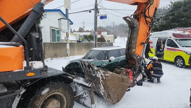 제주도 해안 대설특보 해제…눈길에 미끄러지고 부딪히고(종합)