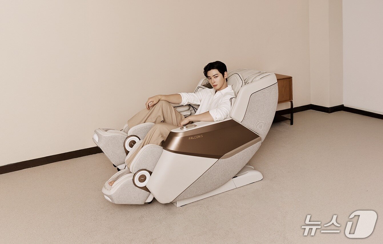 본문 이미지 - 2025년 판매 1위를 차지한 바디프랜드 콤팩트 헬스케어로봇 '팔콘S' (바디프랜드 제공)