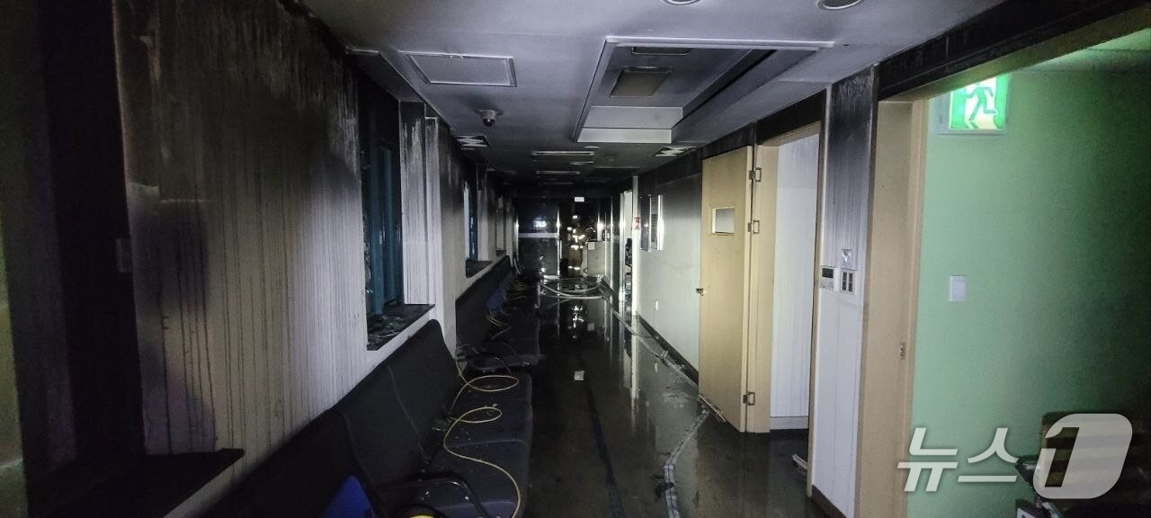 본문 이미지 - 화재 현장. (경기도소방재난본부 제공. 재판매 및 DB 금지) 2026.1.1/뉴스1