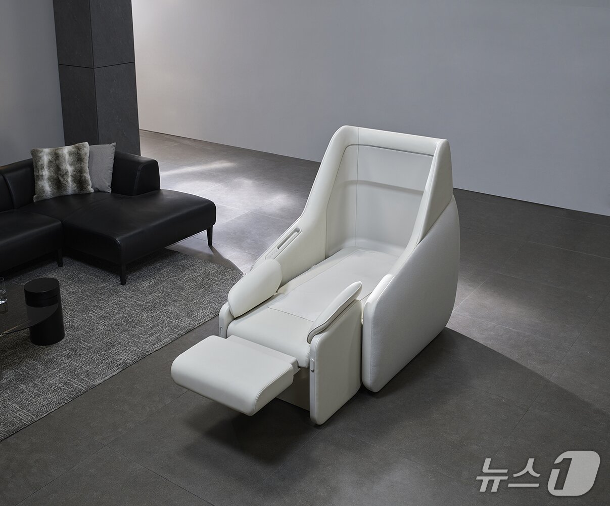 본문 이미지 - 세라젬의 척추 관리 의료기기 '마스터 V11' (세라젬 제공)