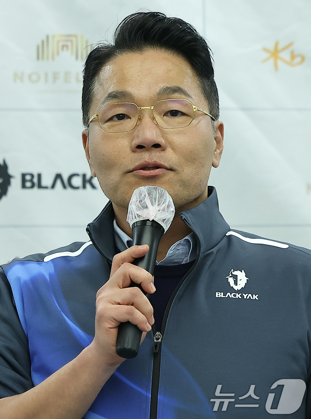 (서울=뉴스1) 김진환 기자 = 한상호 대한컬링연맹 회장이 2일 오후 서울 송파구 서울올림픽파크텔에서 열린 '2025 밀라노-코르티나담페초 동계올림픽 & 동계패럴림픽 컬링 국가대표 …