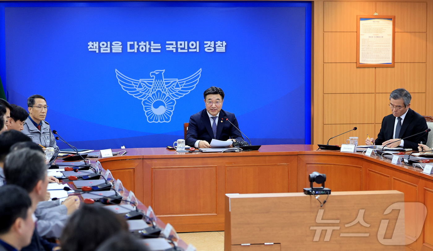 (서울=뉴스1) 이호윤 기자 = 윤호중 행정안전부 장관이 2일 서울 서대문구 경찰청에서 열린 전국 경찰 지휘부 화상회의에 참석해 모두발언을 하고 있다. 2026.1.2/뉴스1