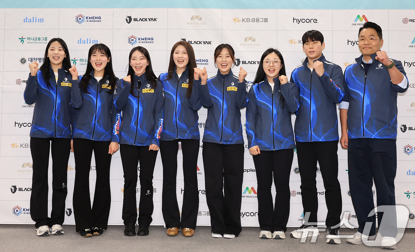 (서울=뉴스1) 김진환 기자 = 2일 오후 서울 송파구 서울올림픽파크텔에서 열린 '2025 밀라노-코르티나담페초 동계올림픽 & 동계패럴림픽 컬링 국가대표 출정식'에 참가한 컬링 국 …